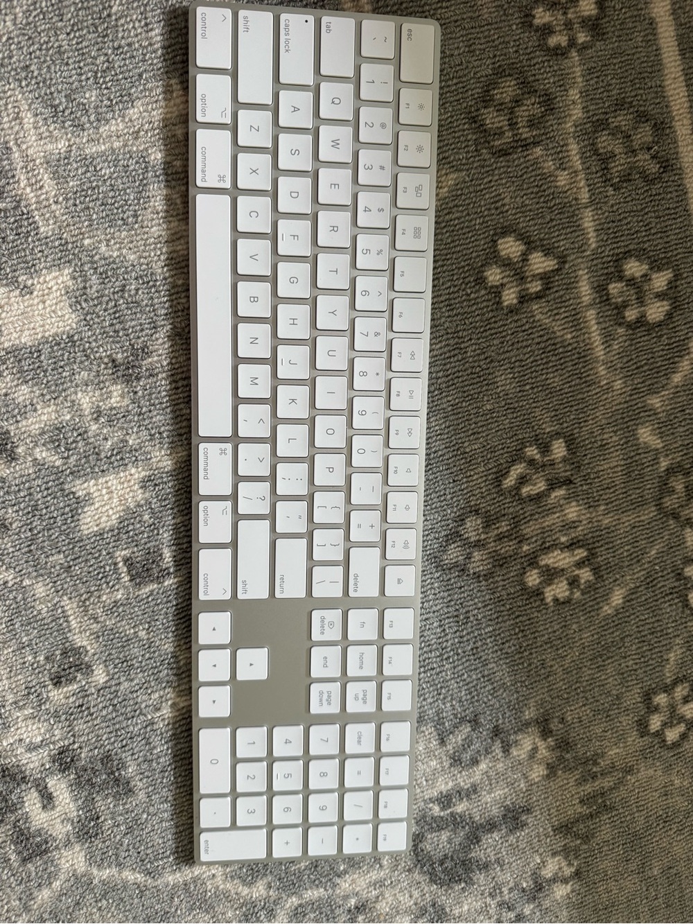 Apple Magic Wireless Keyboard in Silver and White - Picture 5 of 5